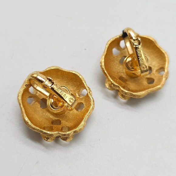 Vintage Trifari Gold Tone Flower Cut Out Earrings With Green Rhinestones - Picture 4 of 5